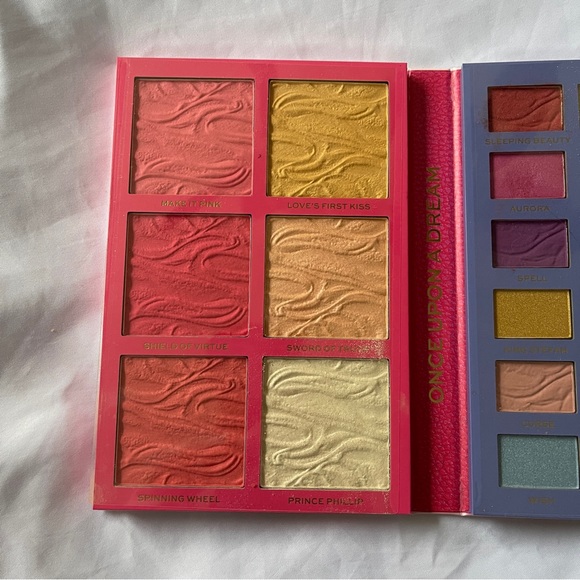 Revolution Beauty Disney Princess Sleeping Beauty Palette - Picture 4 of 5